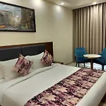 Hotel Luxe Opera Nh8 - 7Km From Igi Airport Delhi