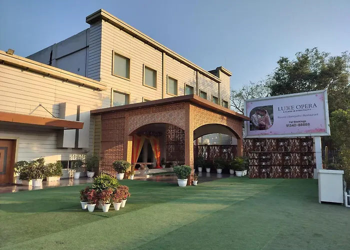 Hotel Luxe Opera Nh8 - 7Km From Igi Airport Delhi