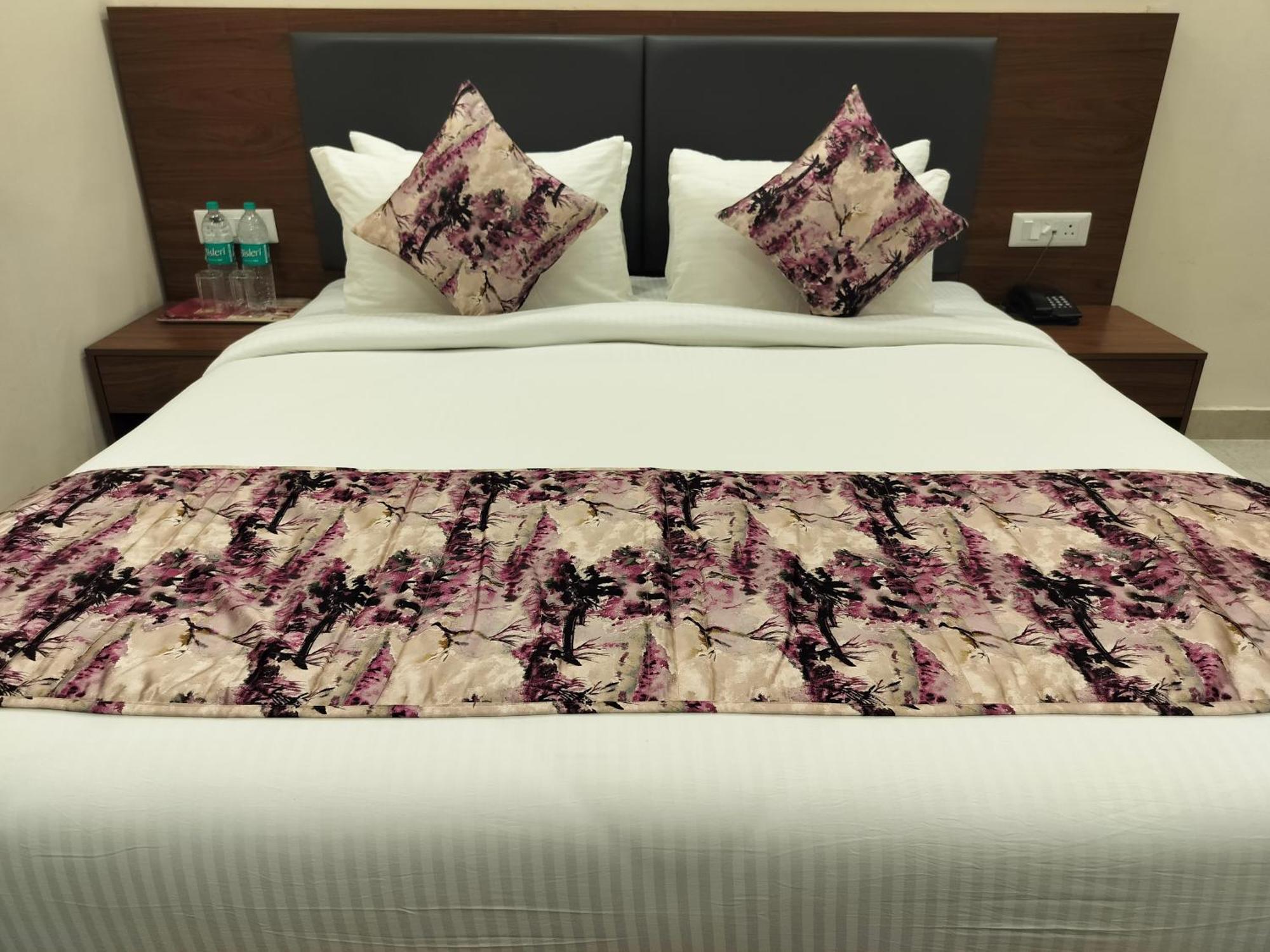 Hotel Luxe Opera Nh8 - 7km From Igi Airport Delhi New Delhi