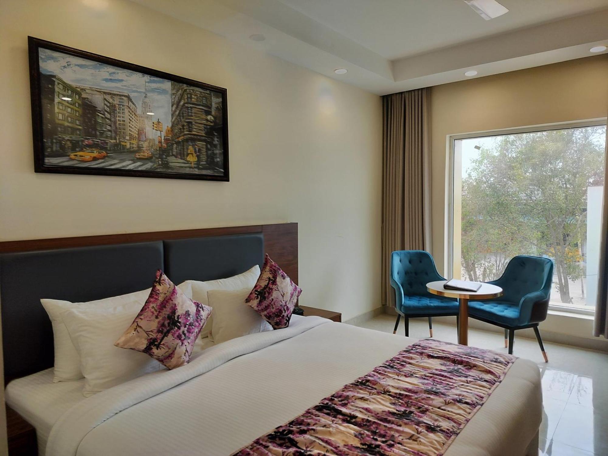 Hotel Luxe Opera Nh8 - 7km From Igi Airport Delhi New Delhi