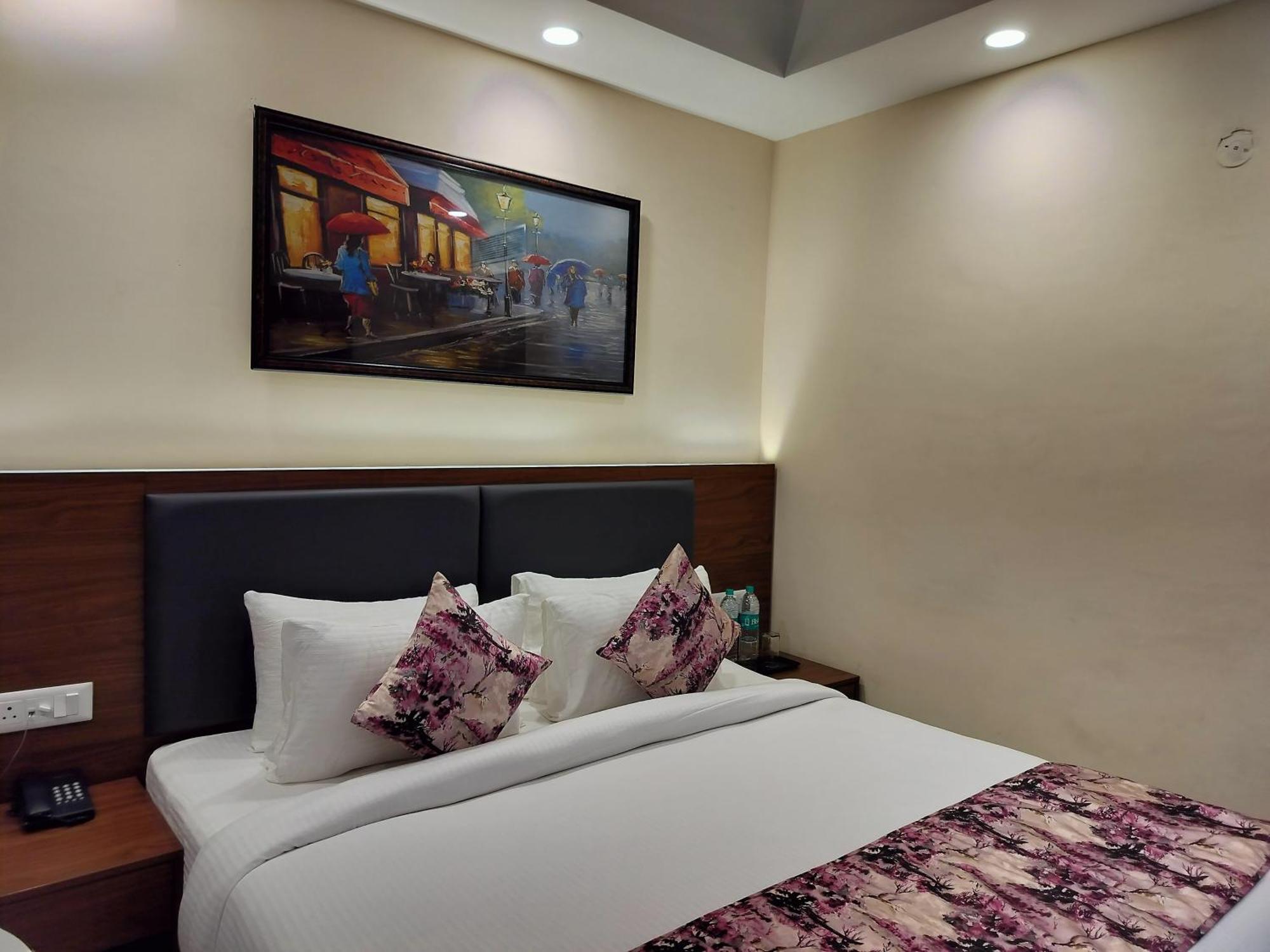Luxe Opera Nh8 - 7km From Igi Airport Delhi