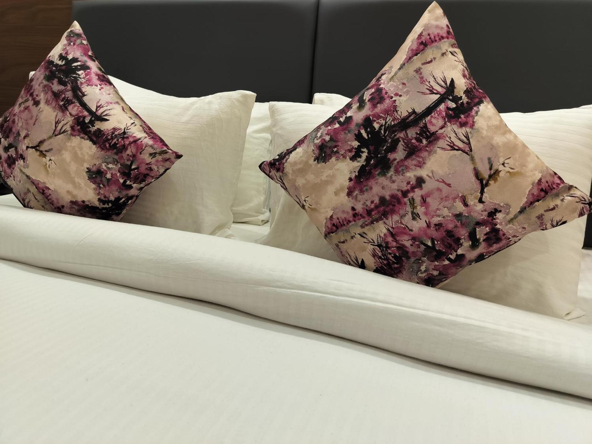 Hotel Luxe Opera Nh8 - 7km From Igi Airport Delhi New Delhi