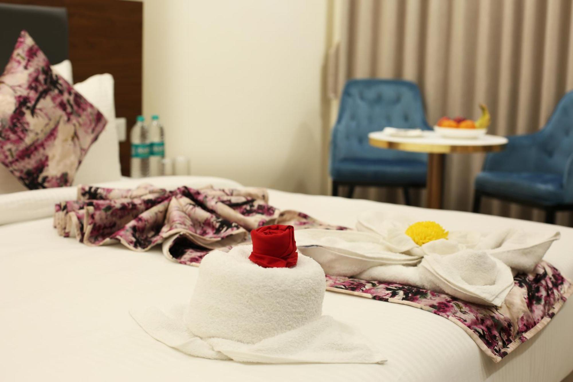 Hotel Luxe Opera Nh8 - 7km From Igi Airport Delhi New Delhi