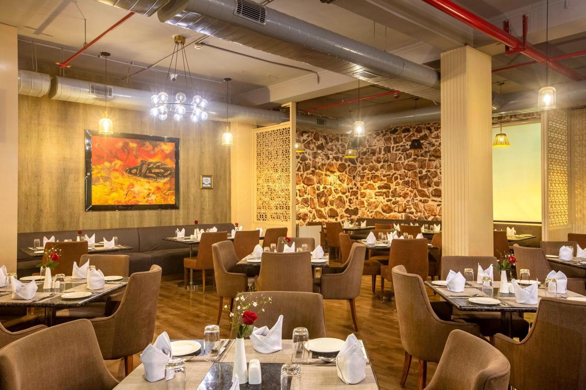 Hotel Luxe Opera Nh8 - 7km From Igi Airport Delhi New Delhi