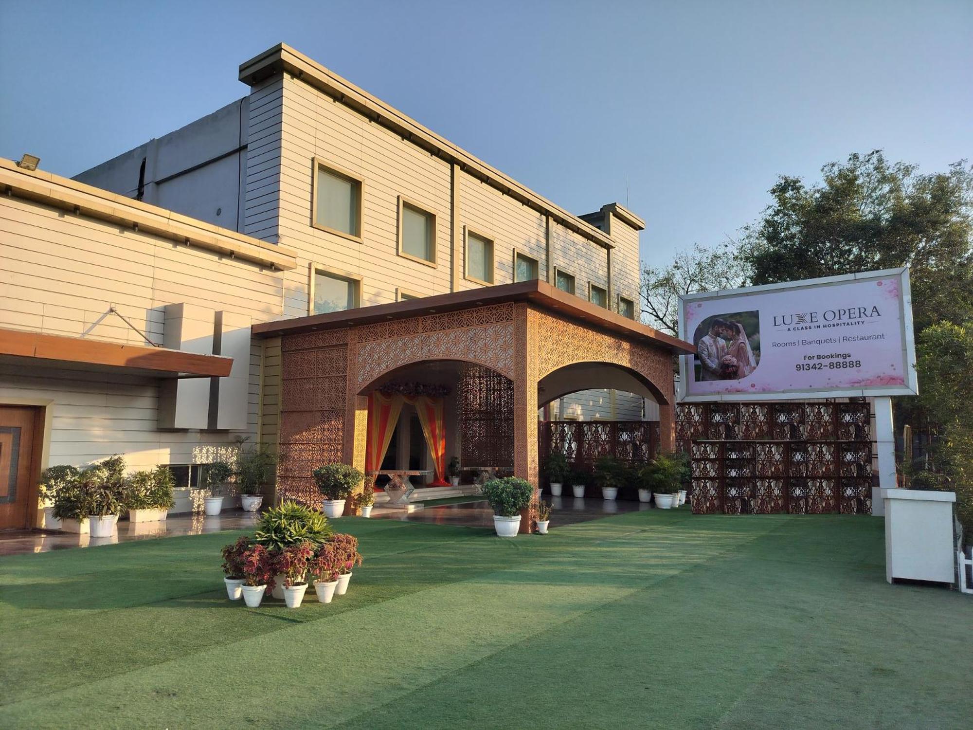 Luxe Opera Nh8 - 7km From Igi Airport Delhi Hotel New Delhi