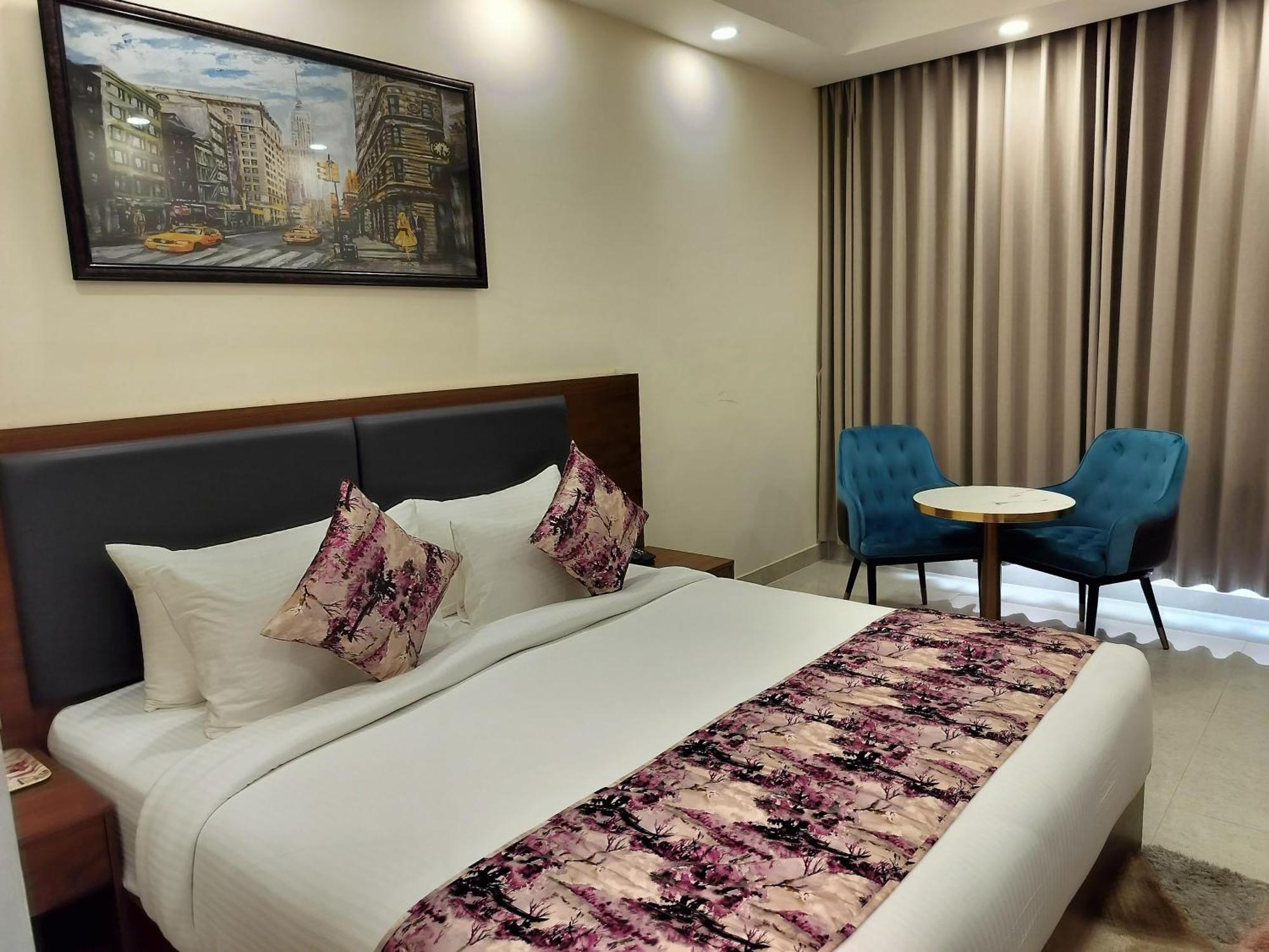 Luxe Opera Nh8 - 7km From Igi Airport Delhi - 